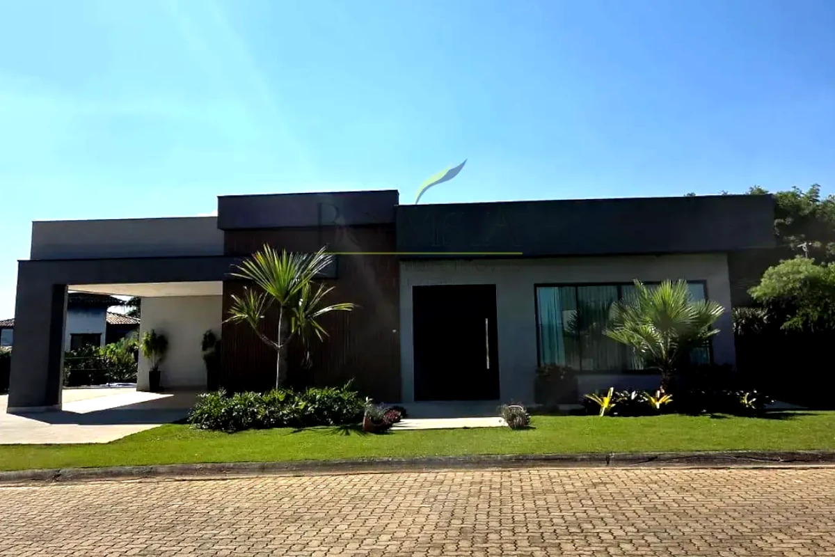Casa porteira fechada no Condomínio Porto Laranjeiras em Piracaia