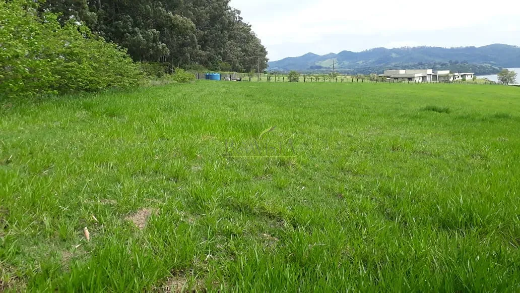 Imagem 03 do terreno no Condomínio Panorama em Piracaia com vista para a represa
