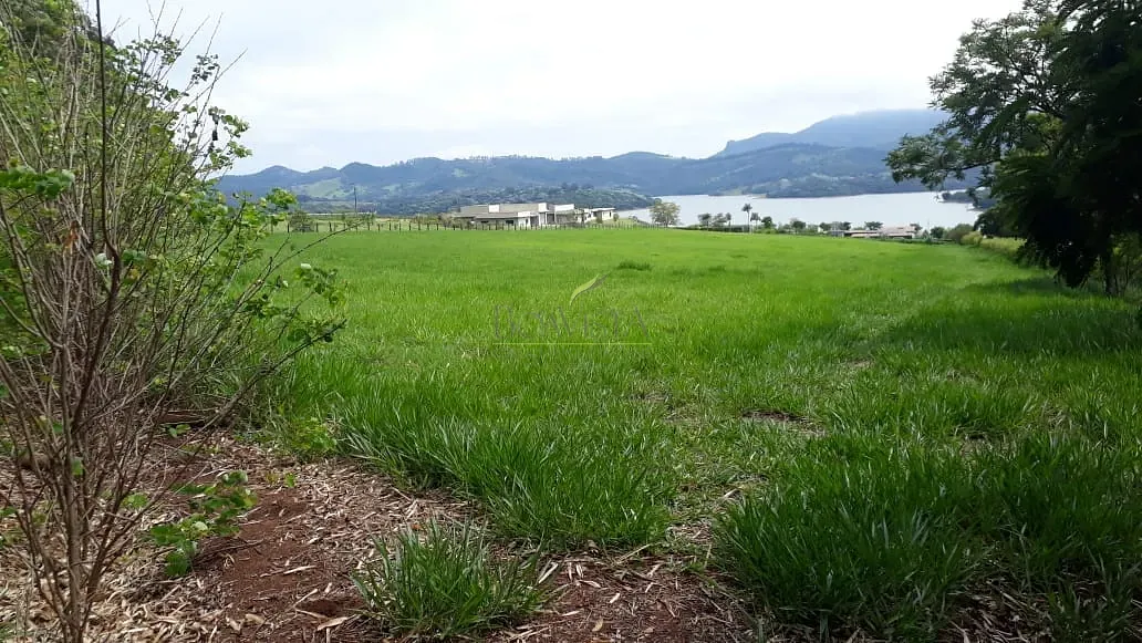 Imagem 04 do terreno no Condomínio Panorama em Piracaia com vista para a represa