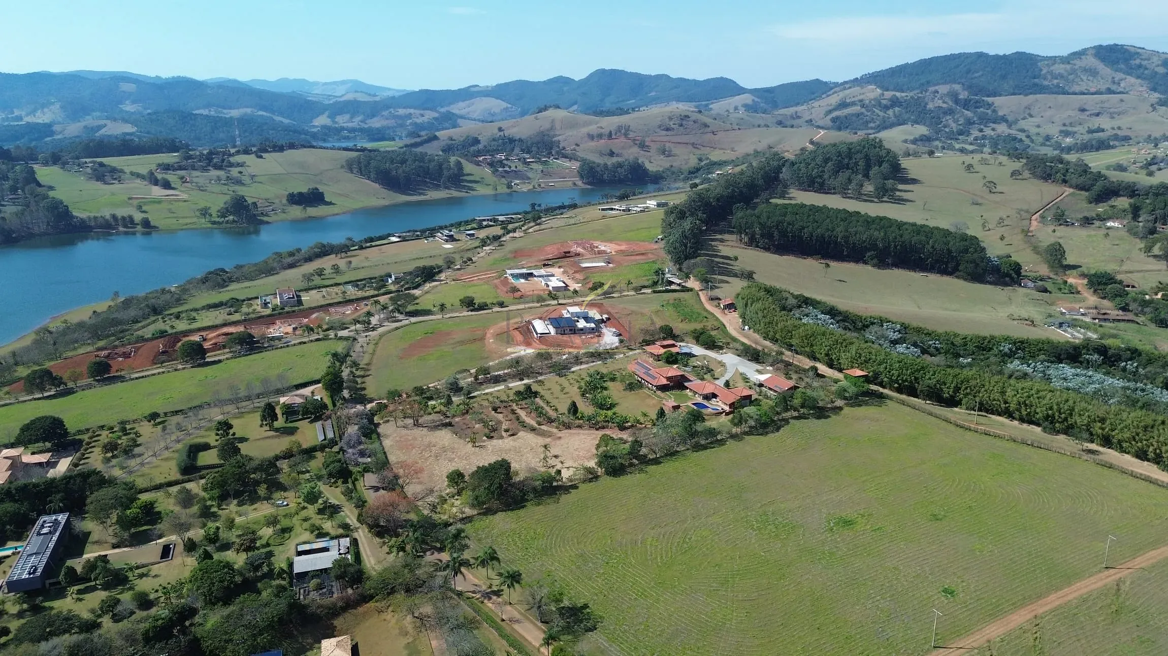 Imagem 09 do terreno no Condomínio Panorama em Piracaia com vista para a represa